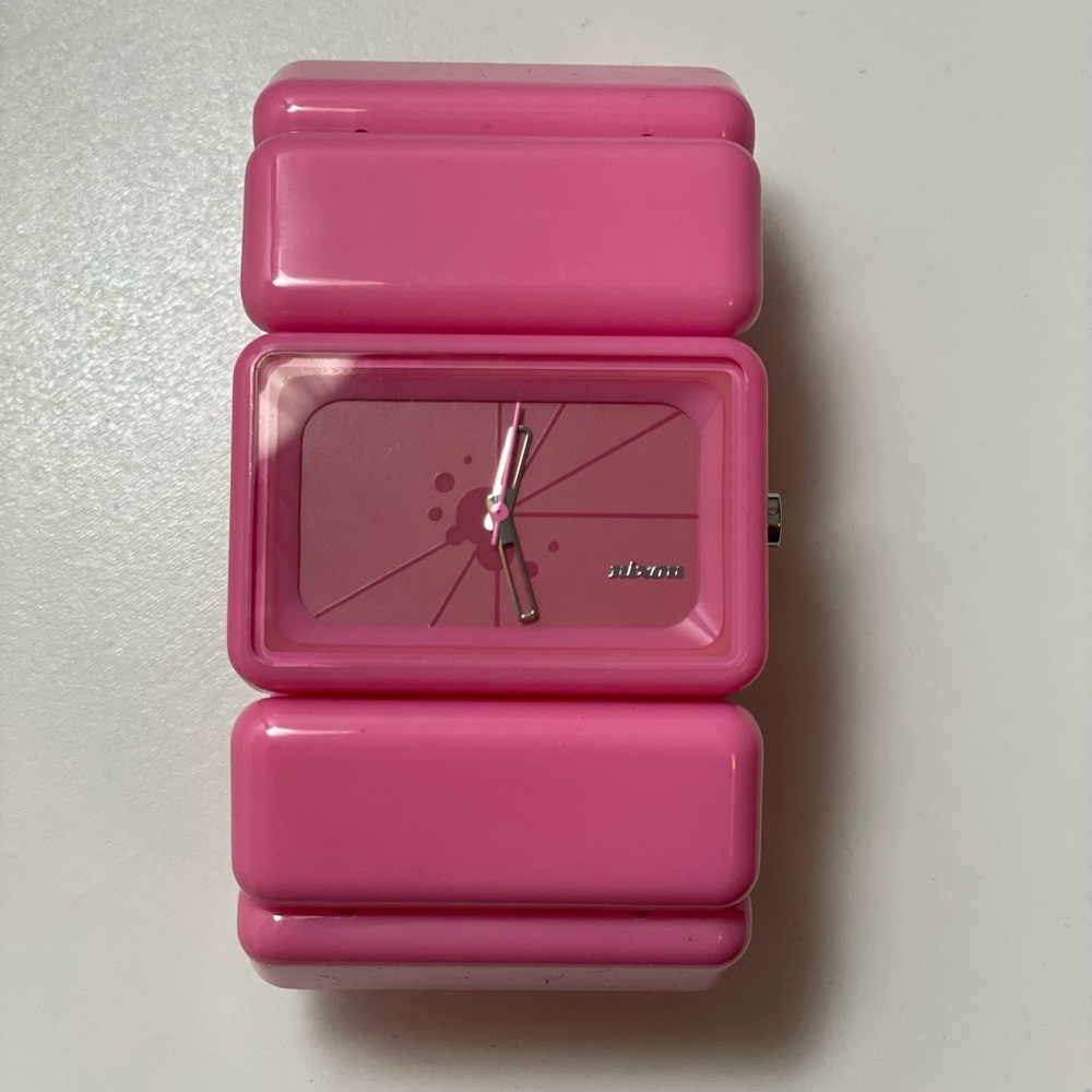 Nixon Breast Cancer Awareness Watch